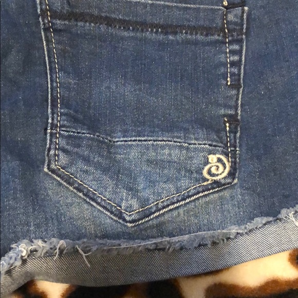 Denim shorts - Picture 3 of 6